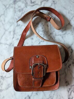 Tan/Brown leather purse with metal buckle